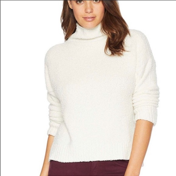 UGG Australia Turtle Neck Sweater - Picture 4 of 4